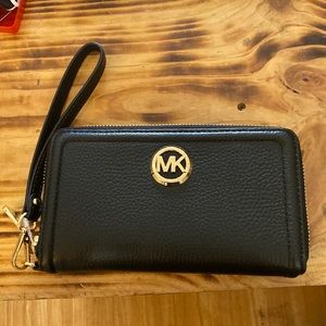 Michael Kors Fulton LG Multifunction Phone Case Wallet Wristlet Black/Gold